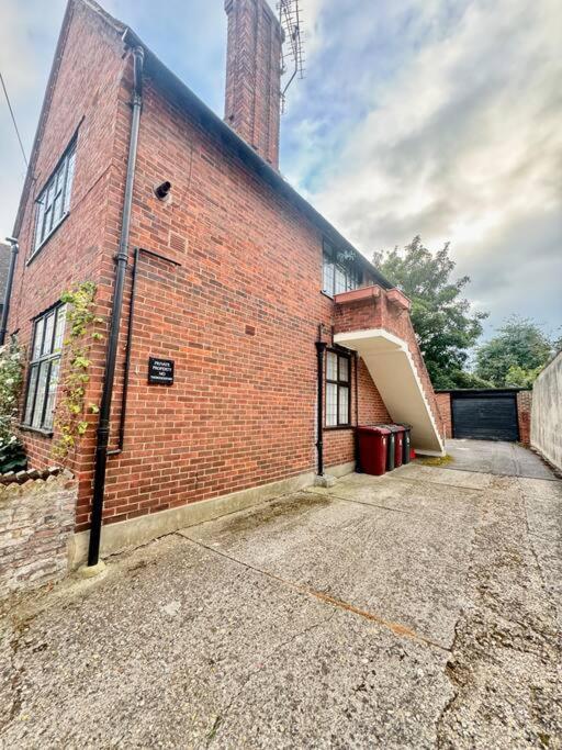 Central Chichester Sanctuary Luaran gambar